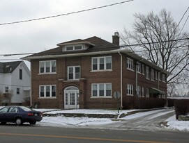 321 W 4th St in Mishawaka, IN - Building Photo