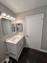 2371 NW 33rd St in Oakland Park, FL - Building Photo - Building Photo