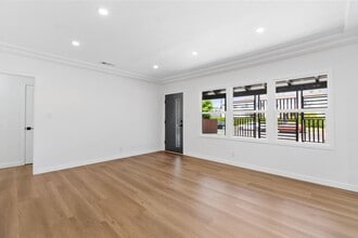 5554 Radford Ave in Los Angeles, CA - Building Photo - Building Photo
