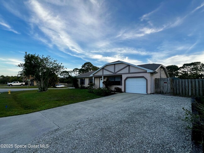 202 Cocoa St SE in Palm Bay, FL - Building Photo - Building Photo