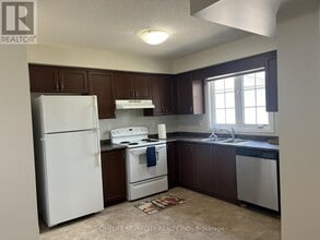 155 Highland Crescent in Kitchener, ON - Building Photo - Building Photo