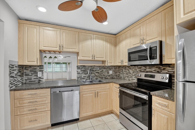 638 Marlboro Oval in Greenacres, FL - Building Photo - Building Photo
