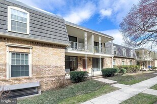 3127 Patrick Henry Dr in Falls Church, VA - Building Photo