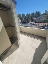 2761 Lodestone Dr in Las Vegas, NV - Foto de edificio - Building Photo