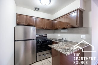 6011 N Winthrop Ave in Chicago, IL - Foto de edificio - Building Photo