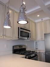 12 Grove, Unit 2 in Boston, MA - Building Photo - Building Photo