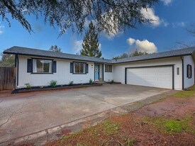 12290 Dyer Ct in Auburn, CA - Building Photo