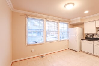 5069 9th St S in Arlington, VA - Foto de edificio - Building Photo