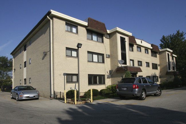 Brandy Court Condominium in Des Plaines, IL - Building Photo - Building Photo