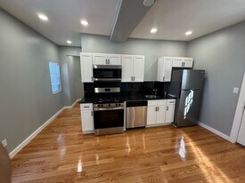 193 Winter St, Unit 1 in Saugus, MA - Building Photo
