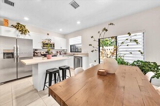 21059 NE 8th Ave in North Miami Beach, FL - Building Photo - Building Photo