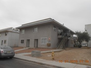 Kari Apartments in Las Vegas, NV - Building Photo - Building Photo