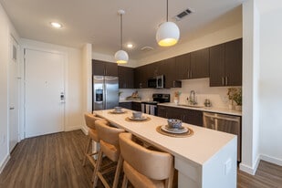 Highline on Magnolia in Fort Worth, TX - Building Photo