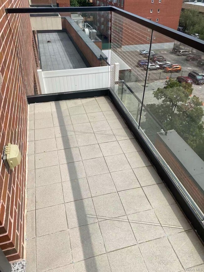 136-46 41st Ave in Queens, NY - Building Photo - Building Photo