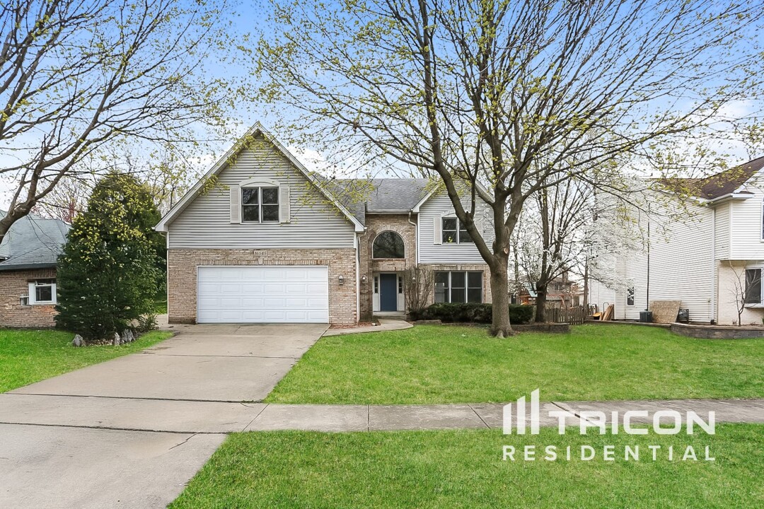 16545 Winding Creek Rd in Plainfield, IL - Building Photo