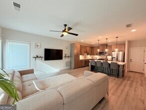 1971 Drew Dr in Atlanta, GA - Building Photo - Building Photo