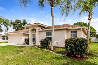 116 Brook Woode Ave in Royal Palm Beach, FL - Building Photo - Building Photo