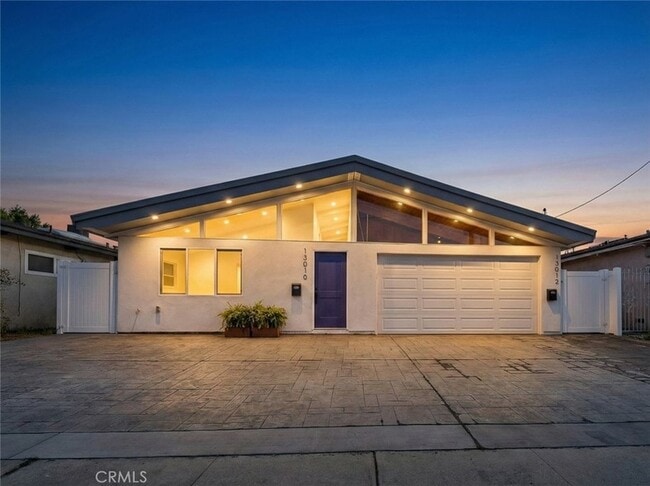 13010 Hartland St in Los Angeles, CA - Building Photo - Building Photo