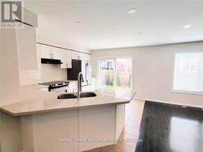 180 McDougall Crossing in Milton, ON - Building Photo - Building Photo