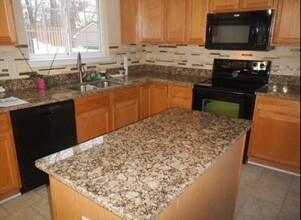 312 Sherman Bouyer Ln in Pasadena, MD - Building Photo - Building Photo