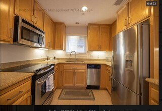 202 Foss Creek Cir in Healdsburg, CA - Building Photo - Building Photo