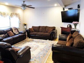 42 Etna Rd in Dedham, MA - Building Photo - Building Photo