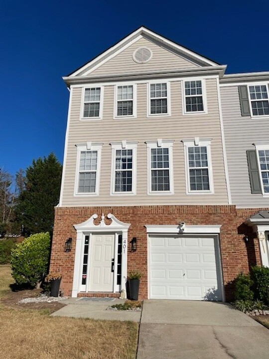 401 Sutter Gate Ln in Morrisville, NC - Building Photo