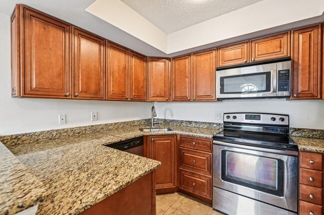 4075 Village Dr in Delray Beach, FL - Building Photo - Building Photo