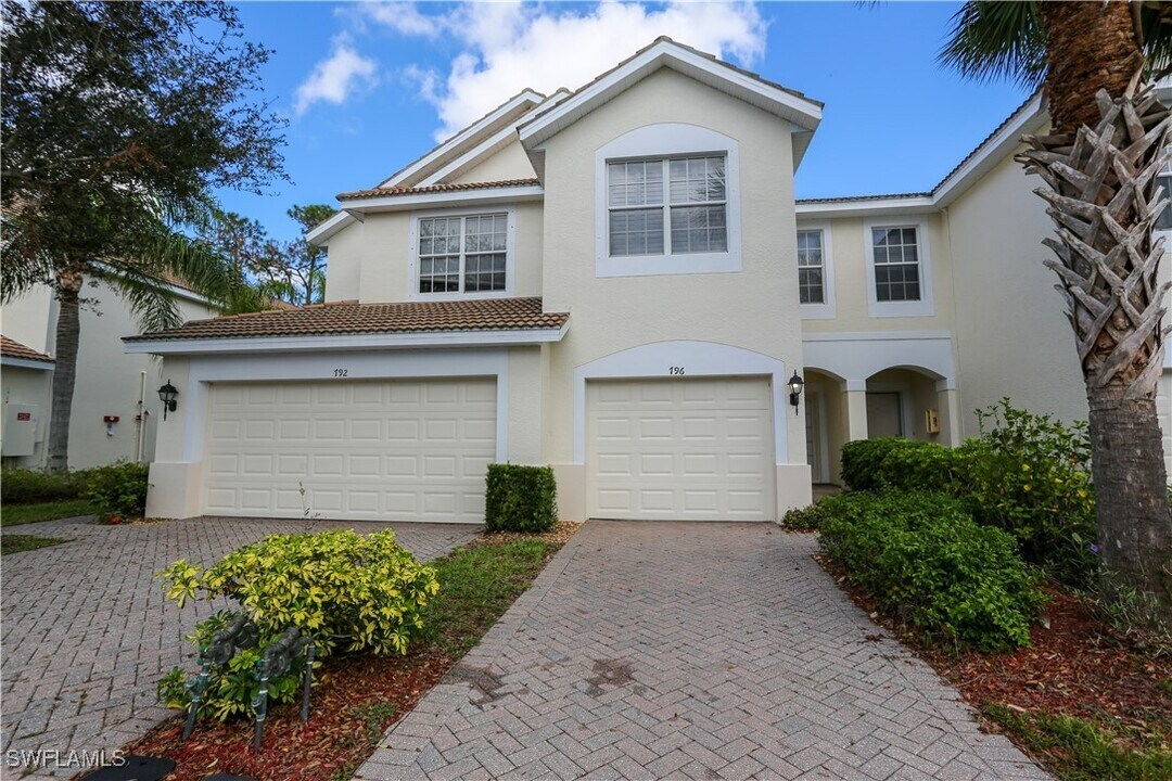 796 Hampton Cir in Naples, FL - Building Photo