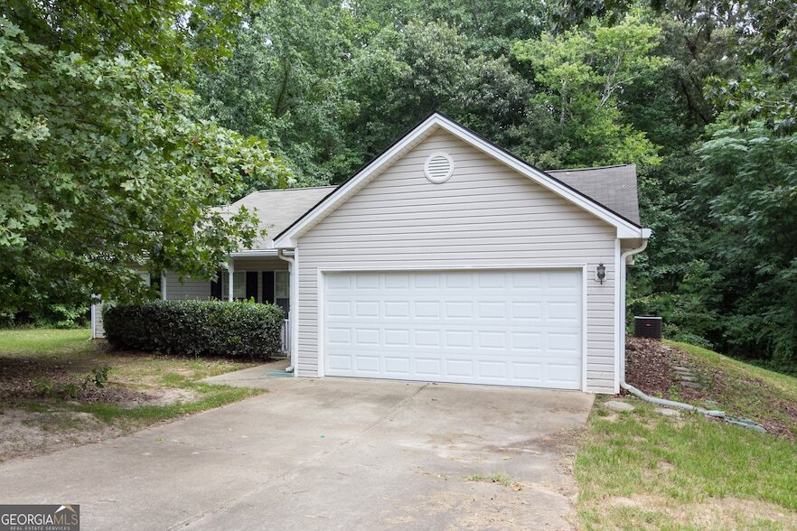 2804 James Henry Dr in Dacula, GA - Foto de edificio