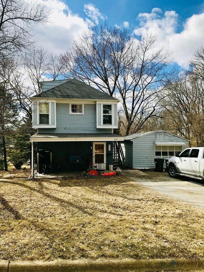 931 Dewey St in Iowa City, IA - Building Photo - Building Photo
