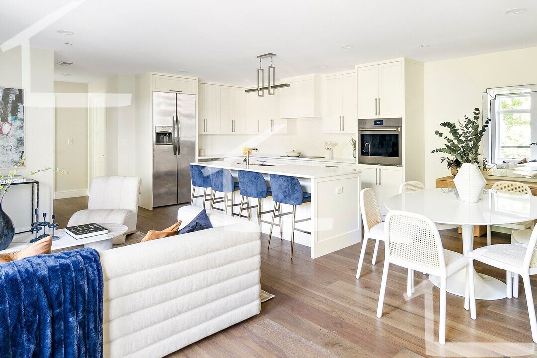 21 Kinmonth Rd in Newton, MA - Building Photo