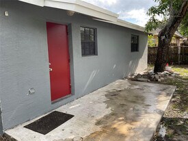 429 NW 15th Ave in Fort Lauderdale, FL - Building Photo