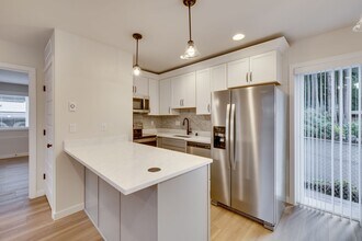 15608 E Shore Dr in Lynnwood, WA - Building Photo - Building Photo