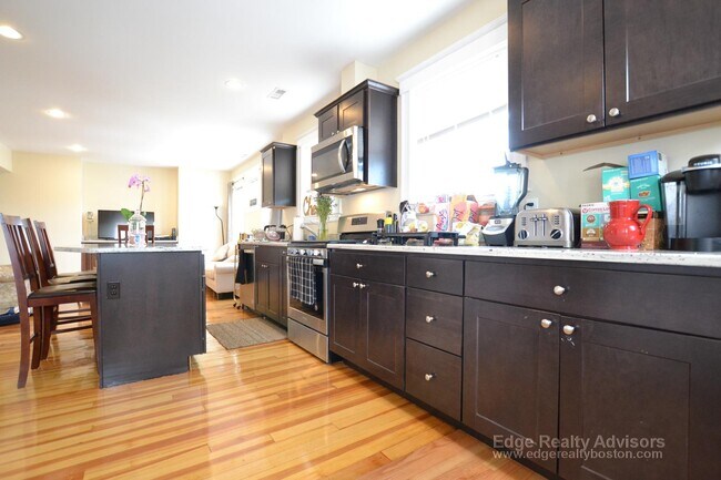40 Glencoe St, Unit 2 in Boston, MA - Foto de edificio - Building Photo