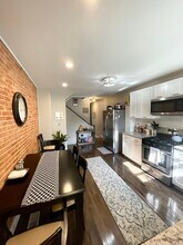 244 S Washington St in Baltimore, MD - Building Photo - Building Photo