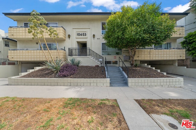 property at 10653 Holman Ave