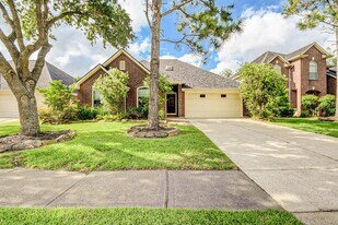 3607 Glenhill Drive in Pearland, TX - Building Photo
