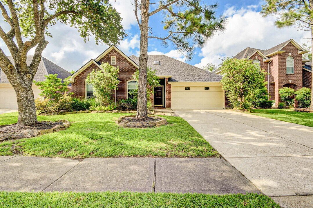 3607 Glenhill Drive in Pearland, TX - Building Photo