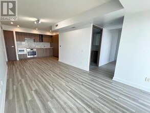 17 Bathurst St in Toronto, ON - Building Photo - Building Photo