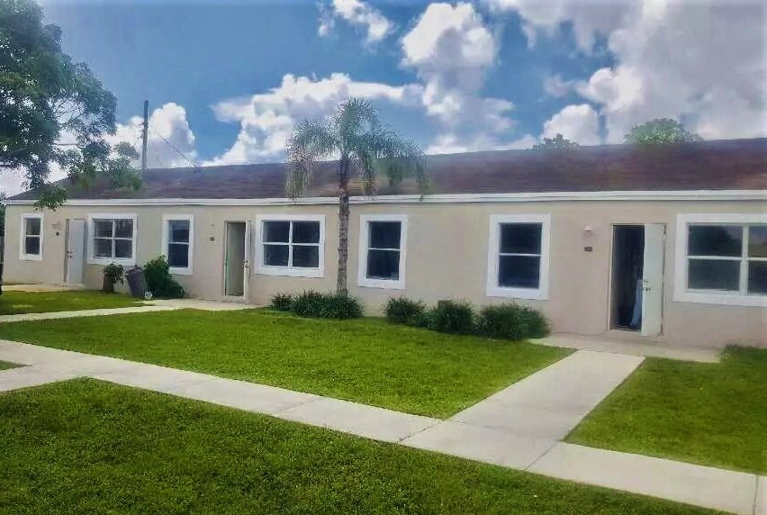 200 Fisherman St, Unit 159 in Opa Locka, FL - Foto de edificio