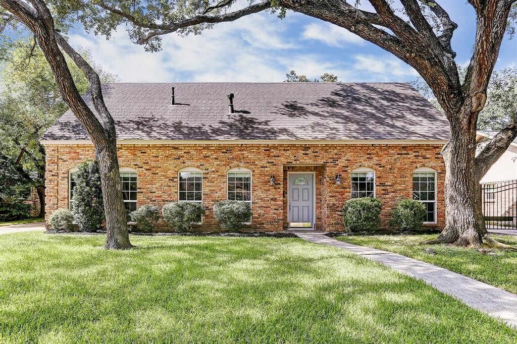 12314 Queensbury Ln in Houston, TX - Building Photo
