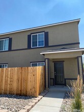 525 Autumn Breeze Cir in Reno, NV - Building Photo - Building Photo