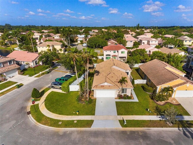 345 SW 191st Ave in Pembroke Pines, FL - Building Photo - Building Photo