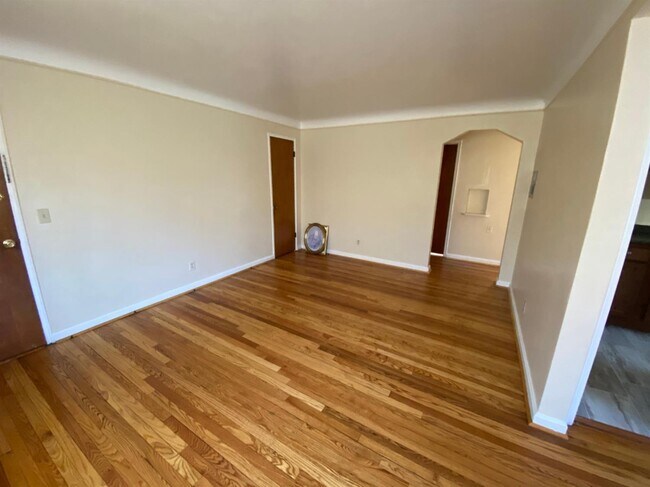 6428 Montgomery Rd in Cincinnati, OH - Building Photo - Building Photo