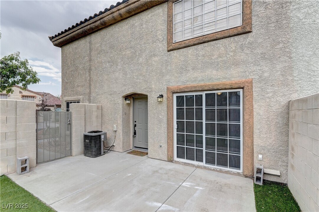7745 Almeria St in Las Vegas, NV - Foto de edificio