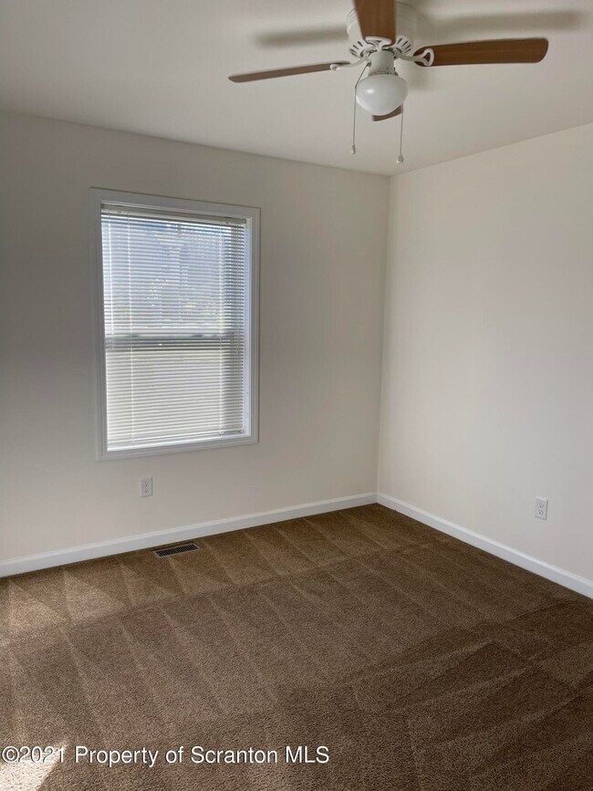 905 Ash St in Moosic, PA - Building Photo - Building Photo