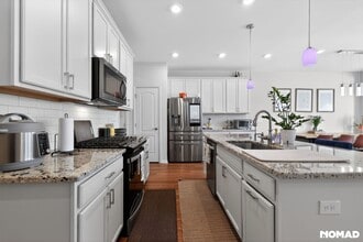 5899 Whispering Springs Dr in Ann Arbor, MI - Foto de edificio - Building Photo