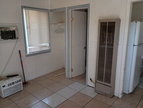 401 E Fredricks St in Barstow, CA - Foto de edificio - Building Photo