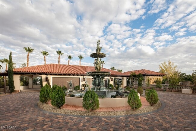 8801 Palm Greens Ct